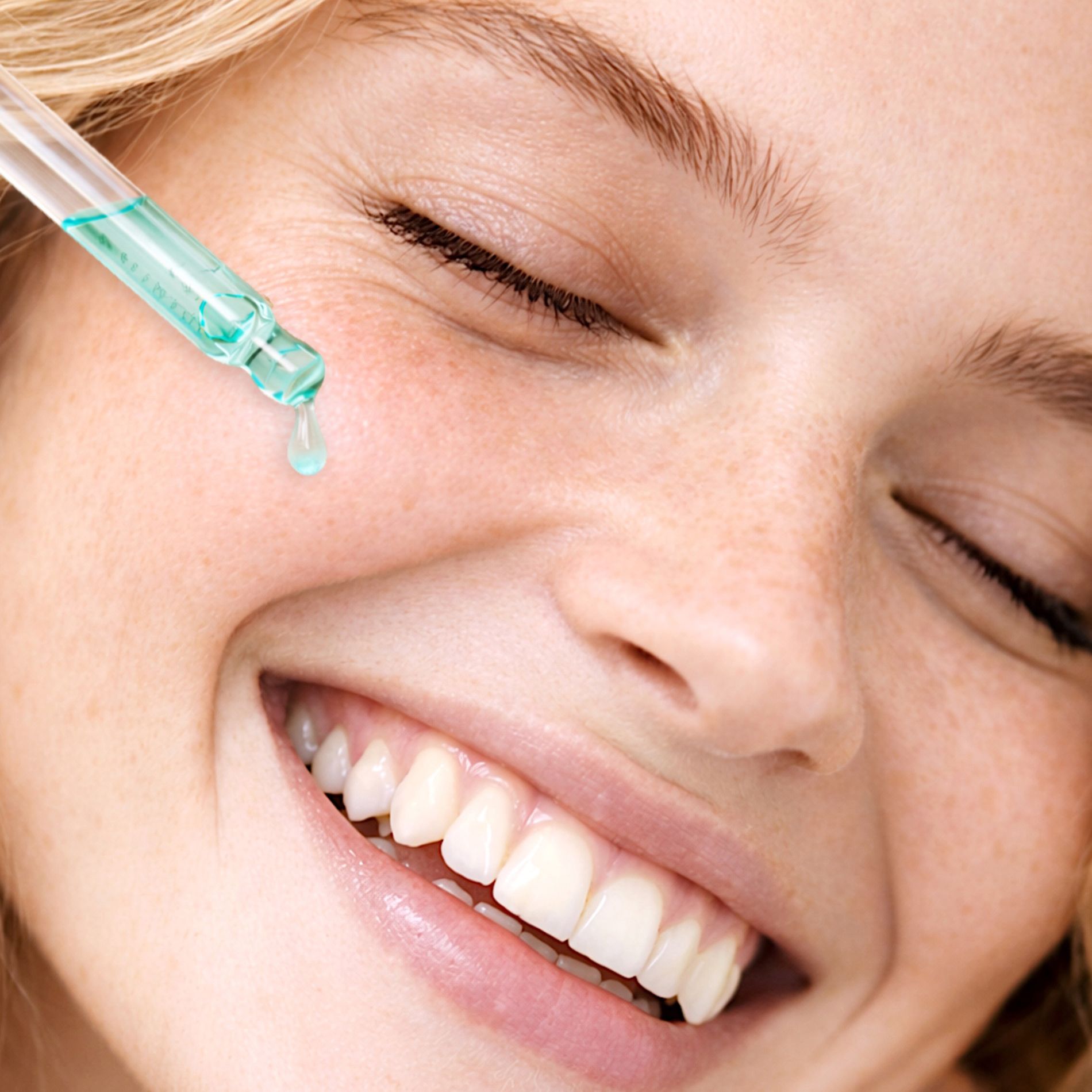 ВЫБОР КОСМЕТОЛОГОВ НА 8 МАРТА: СРЕДСТВА ДЛЯ ЧУВСТВИТЕЛЬНОЙ  КОЖИ И ОМОЛОЖЕНИЯ