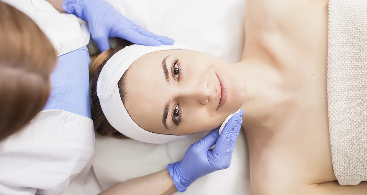 Применение химических пилингов летом: разбираем все нюансы